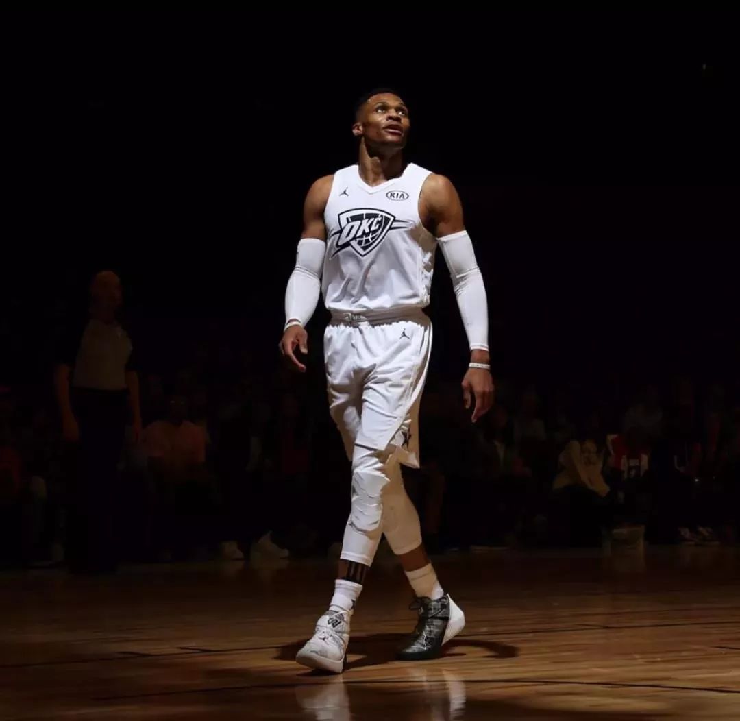 路一塔前逼 路一塔前逼